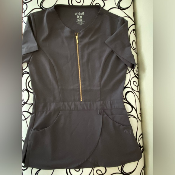 Excel Scrub top - Picture 1 of 8